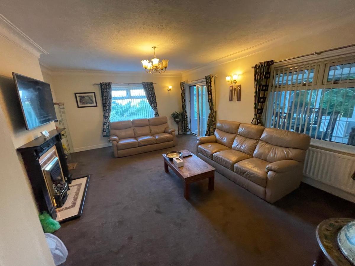 Beautiful 3 Bedroom House Leeds  Eksteriør bilde