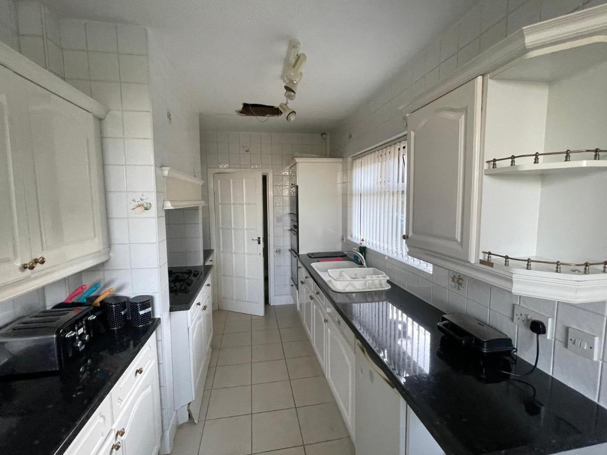 Beautiful 3 Bedroom House Leeds  Eksteriør bilde