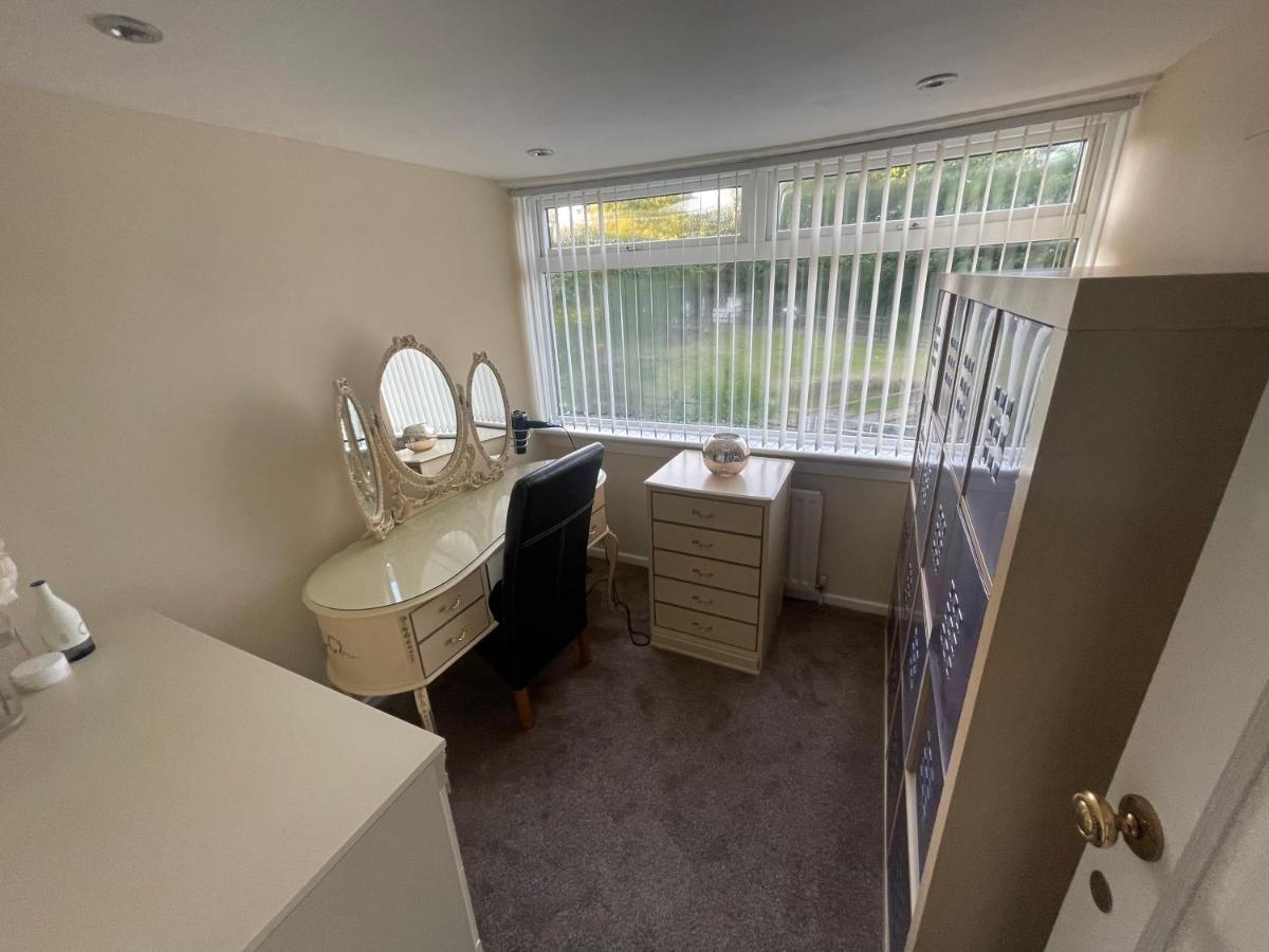Beautiful 3 Bedroom House Leeds  Eksteriør bilde