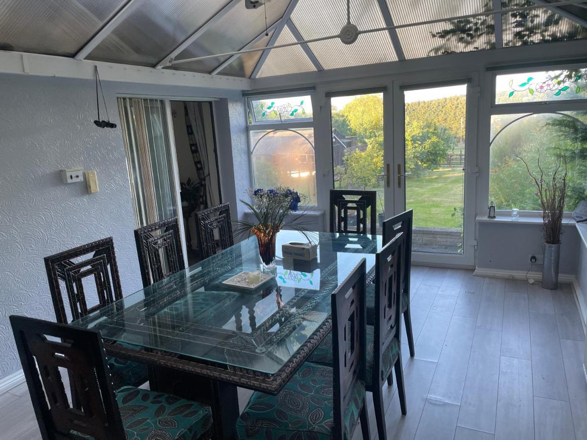 Beautiful 3 Bedroom House Leeds  Eksteriør bilde